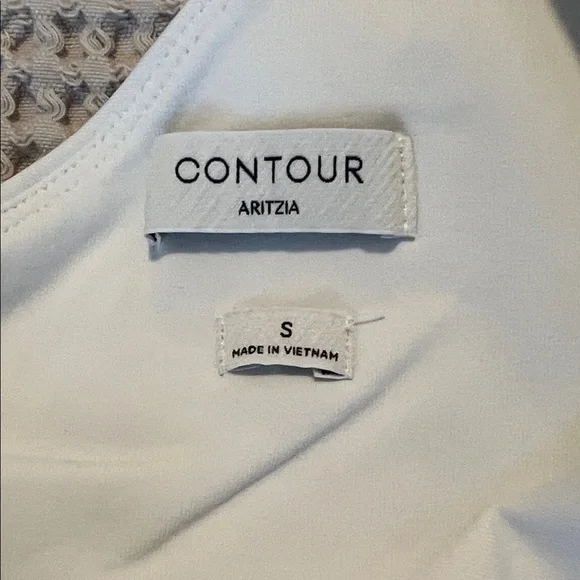 Aritzia Contour Off-Shoulder Bodysuit - Picture 4 of 4